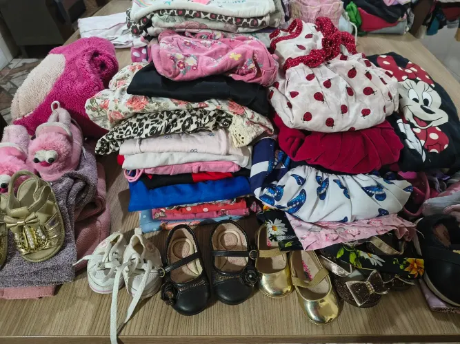 Lote 100 peças de menina tamanho M e G