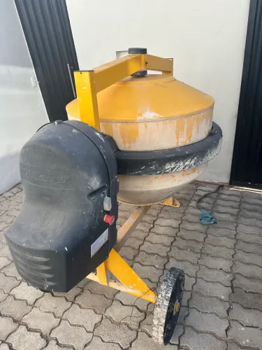 Betoneira 400 Litros - Menos de 1 Ano de Uso - Estado de Novo