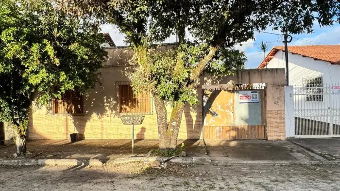 CASA À VENDA NO CENTRO - ÓTIMA PARA FINALIDADE COMERCIAL