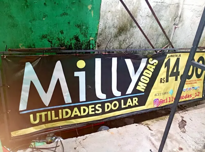 Estrutura metálica para fachada de loja.