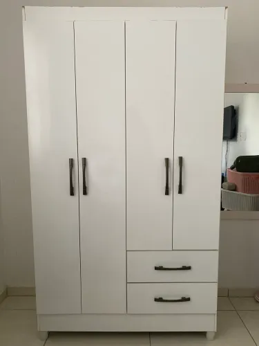 Guarda-Roupa Branco 4 Portas com 2 Gavetas - Bom Estado
