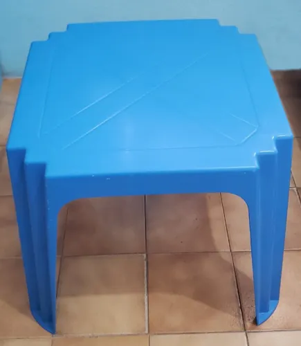 Mesa quadrada infantil de plástico