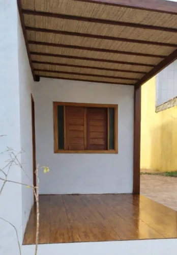 CASA DE PRAIA COM ARQUITETURA TROPICAL CONTEMPORÂNEA 80 METROS DO MAR