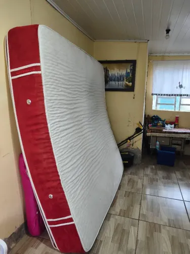 colchão king bem conservado pra desocupar lugar muito barato 300 parcelo no cartão