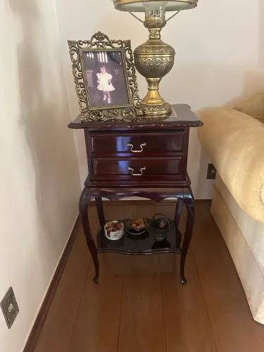 Mesa lateral antiquario