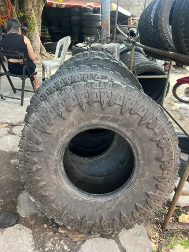 Pneus para tratores ou caminhões