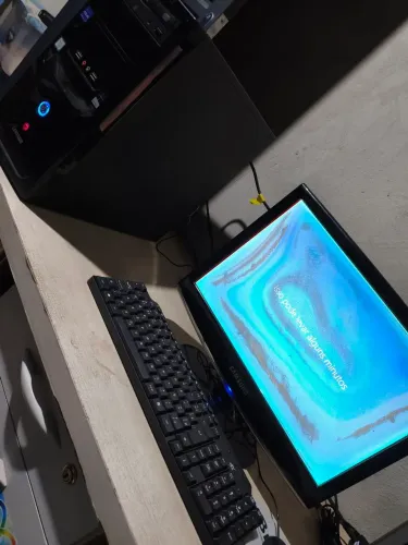 Vendo computador, leia o anúncio: