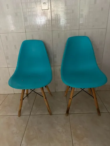 Par de Cadeiras Charles Eames Eiffel Azul - Design Moderno (2 Unidades)