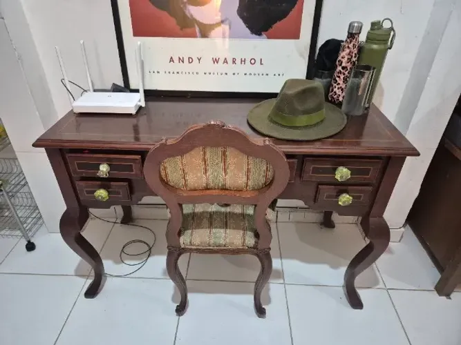 Escrivaninha em estilo inglês 