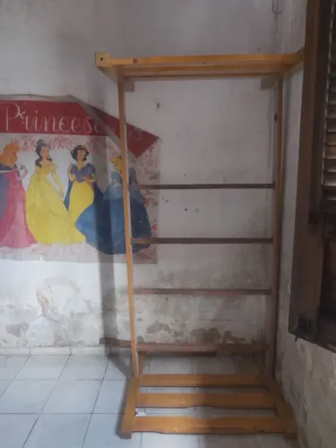 Estrado de Cama de Solteiro em Madeira - Resistente