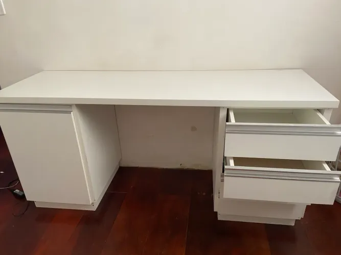 Bancada de estudos em excelente estado
