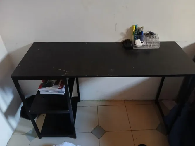 Escrivania preta mesa de computador