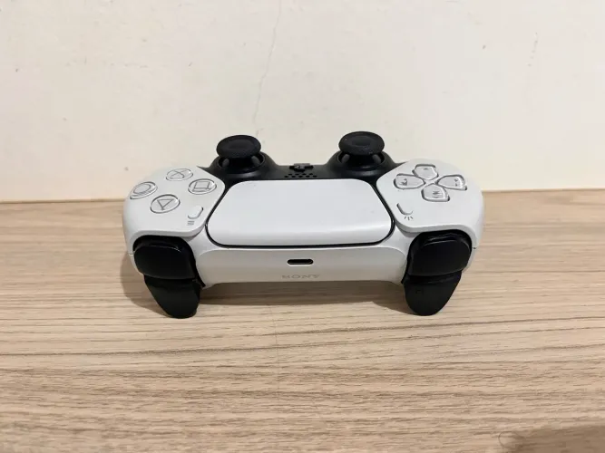 controle semi novo de ps5 dualsense, perfeito estado, não é usado.