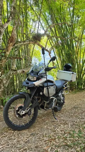 GS 900 adv único dono com todas revisões feitas em concessionária, pneus novos