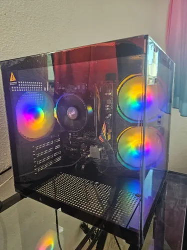 Pc Gamer Aquário Ryzen 5 3400G + 16GB XPG Gaming zero no plástico!