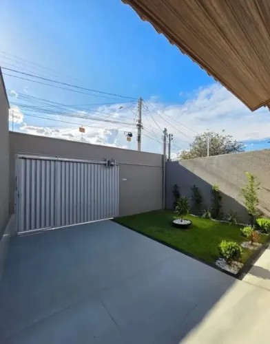 VENDE-SE CASA EM CANUDOS