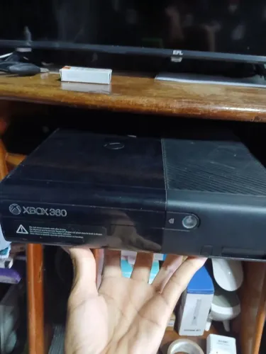 Vendo Xbox360 super slim desbloqueado com 28 jogos podendo colocar mais, so estou vendendo