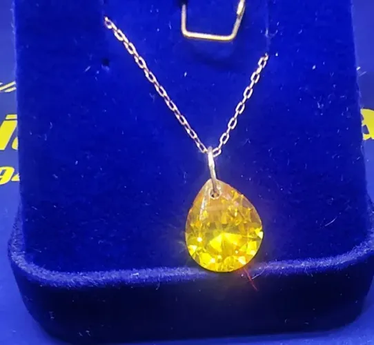 Pingente Pedra Zircônia Gota Ouro 18 Kilates Peso 1.60 Gramas 10 mm x 12mm                