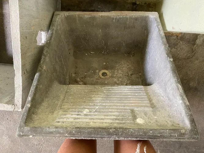 Tanque de cimento com base