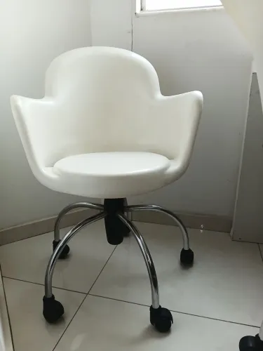Par Cadeiras Giratórias Brancas - Linha Moon (Design Office)