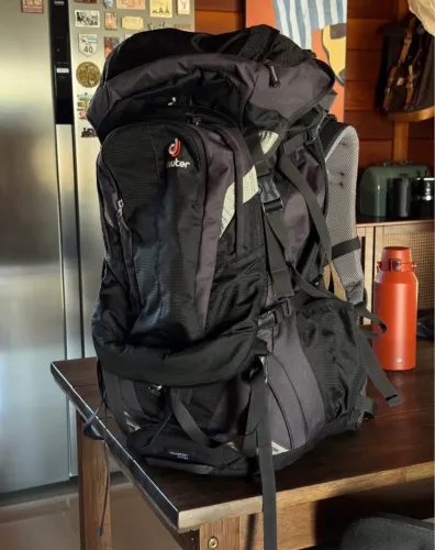 Mochila cargueira Deuter Quantum 70+10