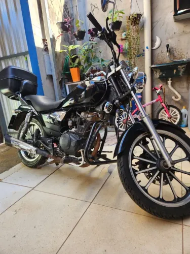 Moto mirage 2013 150c em perfeito estado 