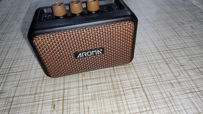 Caixa cubo bluetooth para guitarra 