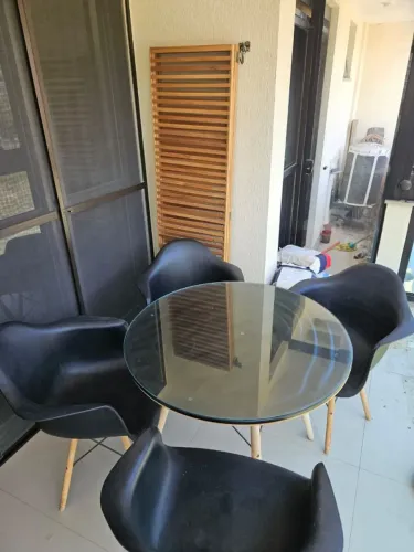 Conjunto de mesa e cadeiras jantar ou varanda