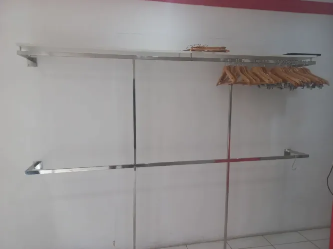 Arara inox com prateleira MDF 2,60X30