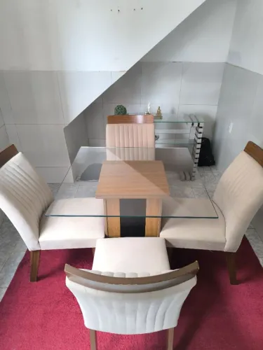 Mesa tampo de vidro e 4 cadeiras