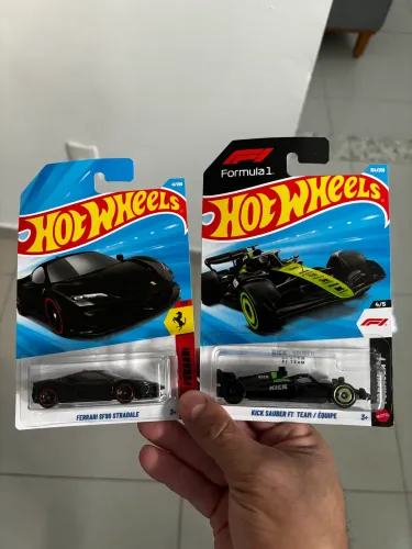 Hot Wheels Ferrari SF90 + F1 Kick Sauber