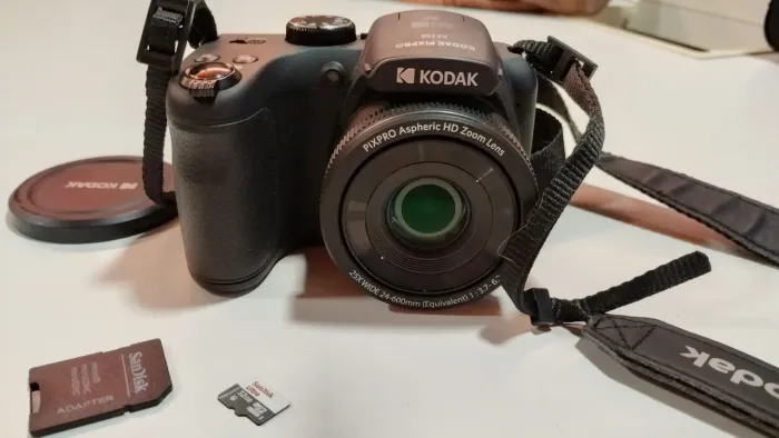 Câmera Kodak Pixpro AZ255 Seminova / Nova + Bolsa de Transporte + Cartão de Memória