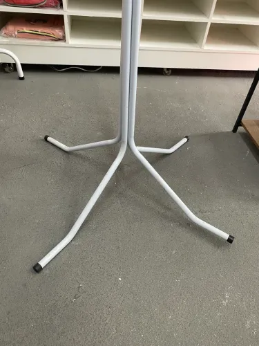 ARARA DE ROUPAS PARA LOJA