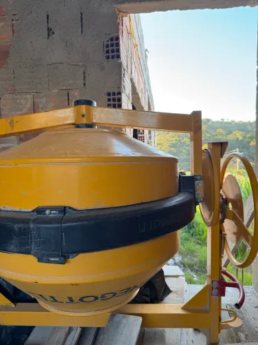 Betoneira 400l menegotti