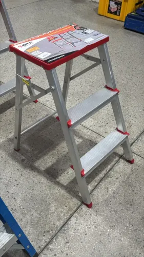 ESCADA BANQUETA DE ALUMINIO 3 DEGRAUS 52CM - BOTAFOGO