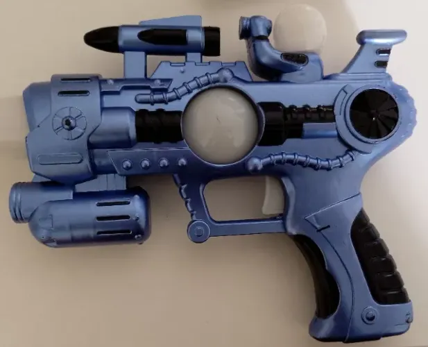 Brinquedo - Arma que Projeta Imagem e Faz Som