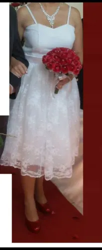 Vestido de noiva mudi forrado saia com 3 forros veste 44/46