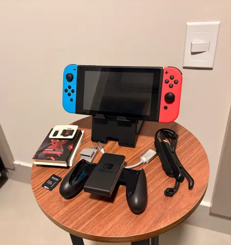 Nintendo Switch V1 Desbloqueado caixa + Kit Team Xecuter + Micro SD San Disk + Acessórios