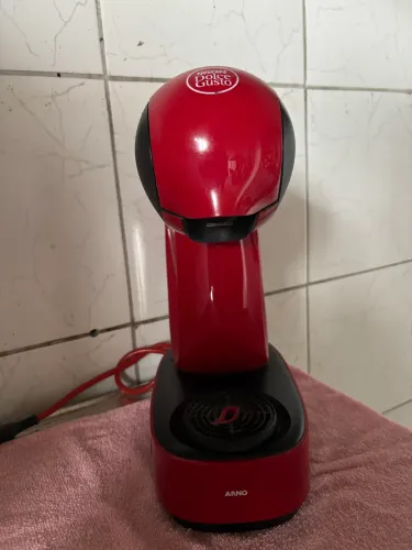 Cafeteira Nescafé Dolce Gusto Vermelha Seminova