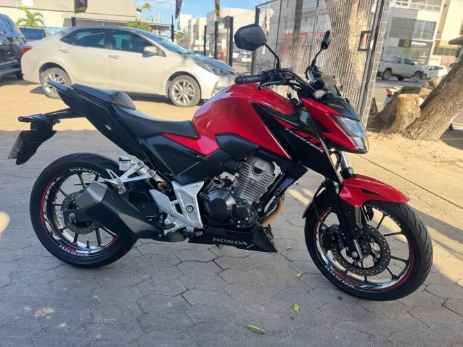 Honda CB 300F Twister 6.600 KM 2023