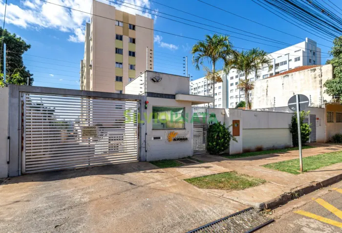 EXCELENTE APARTAMENTO DE 02 QUARTOS PARA MORAR NO JARDIM ALVORADA.