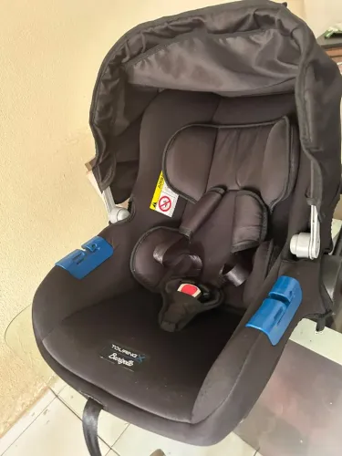 Cadeirinha para carro ( Bebe Conforto )