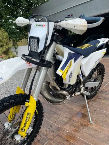 Vendo Linda Husq. moto Única 