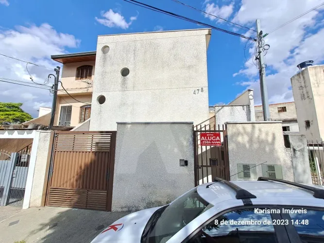 Casa com 1 quarto, sala, cozinha, banheiro, área de serviço, 1 vaga de garagem para moto.