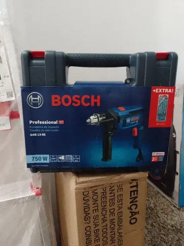 Furadeira e parafusadeira Bosch profissional completa com maleta