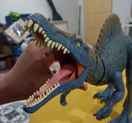 Action Figure Jurassic World: Battle Damage Spinosaurus (Raro)<br>
