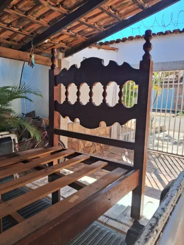 Cama de solteiro de madeira boa