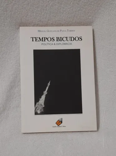 Livro Tempos Bicudos: Política & Diplomacia - Miguel Gustavo de Paiva Torres