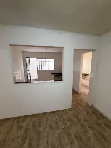 Alugo por favor leia todo texto alugo  casas tipo apto em Betim bairro Dom Bosco  