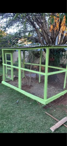 VIVEIRO PARA AVES EXÓTICAS
